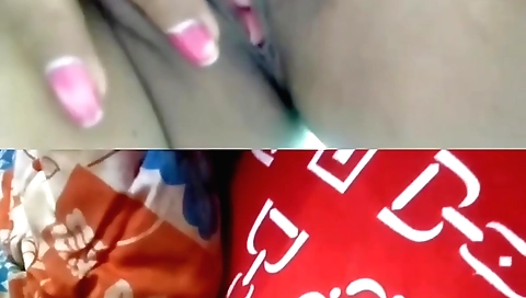 Indian brunette shows off her sexy body in homemade solo