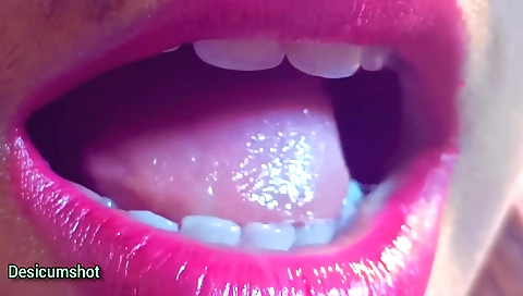 Indian girl plays with her boyfriend in amateur porn