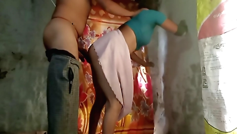 Indian girl does some sexy fucking in her amateur sex video