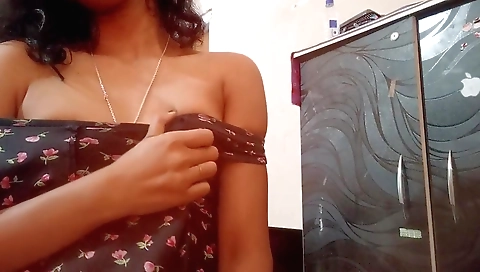 Asian solo porn video with naked milf on the bedroom chair