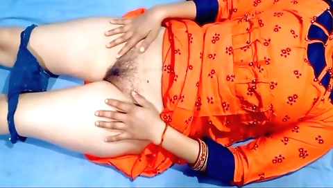 Indian hottie gets fucked with a big dong in her pussy