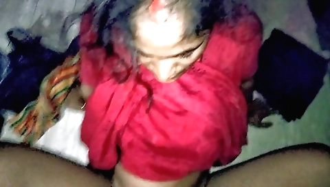 Indian bhabhi showing off her amazing body in amateur video