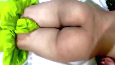 Indian massage girl fucks herself for the first time