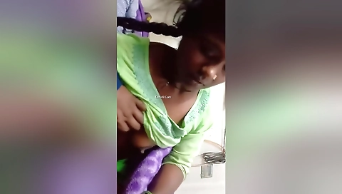 Indian chick gives blowjob and gets her pussy fucked
